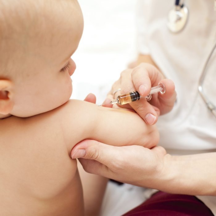 Прививку от гриппа можно делать малышам с 6-месячного возраста.