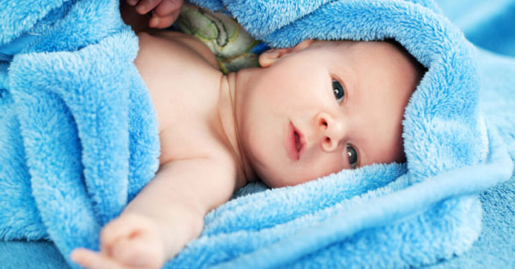Как купать новорожденного ребенка в большой ванной