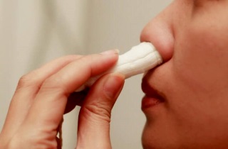 Как останавливать частые кровотечения из носа